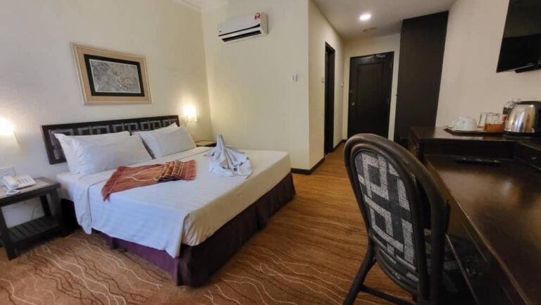 Accommodations in Oriental Boutique Hotel Langkawi- a room with one large bed